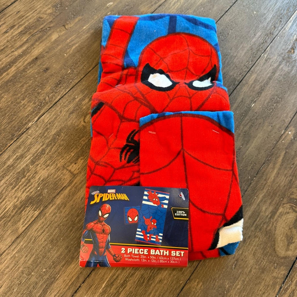 NWT Marvel Spider-Man Red and Blue 2-Piece Bath Set Towel and Washcloth